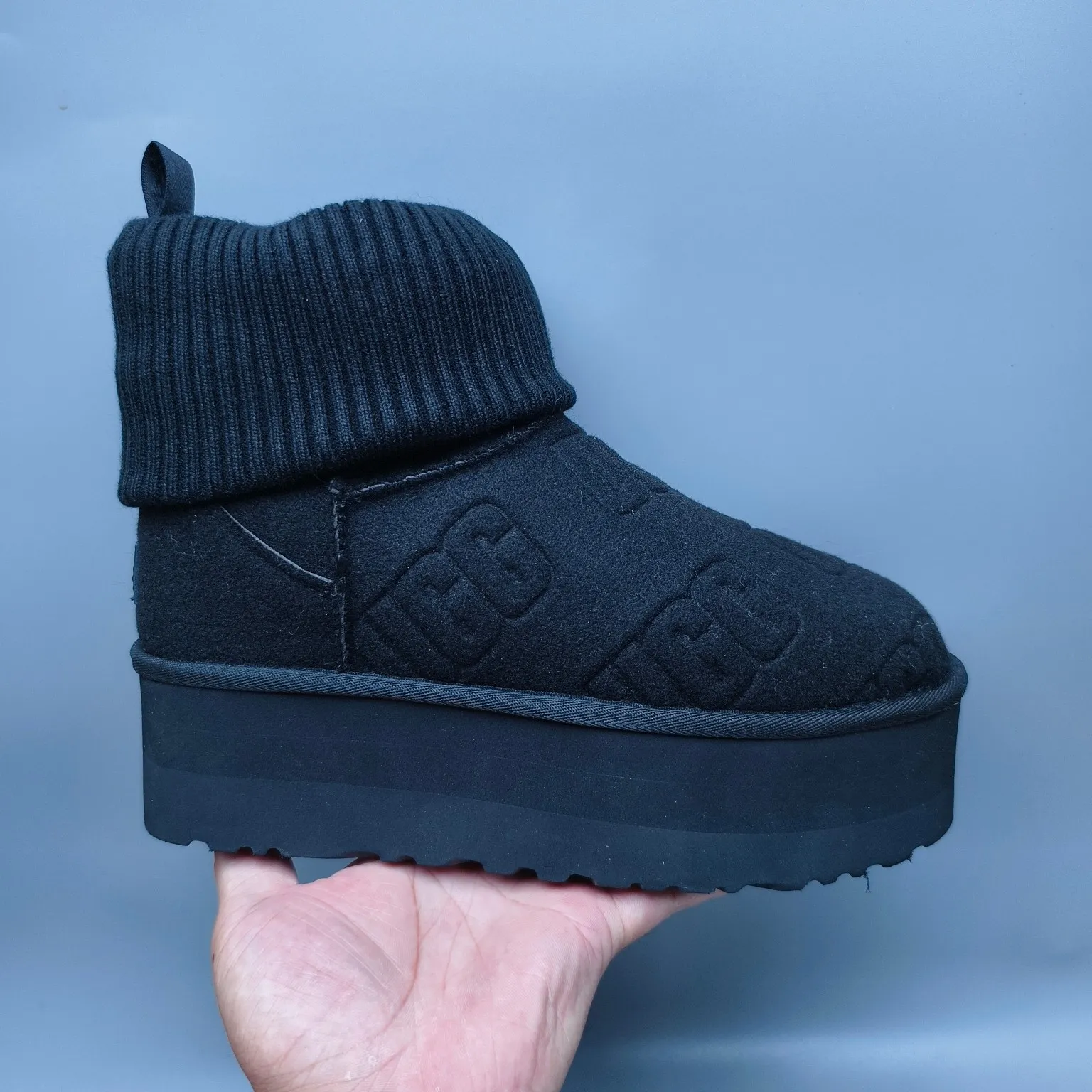 💰600 UGG sheepskin all-in-one snow boots 4047 suede LOGO wool top thick-soled boots Color: Gray Black Green Matching Size: 35-40